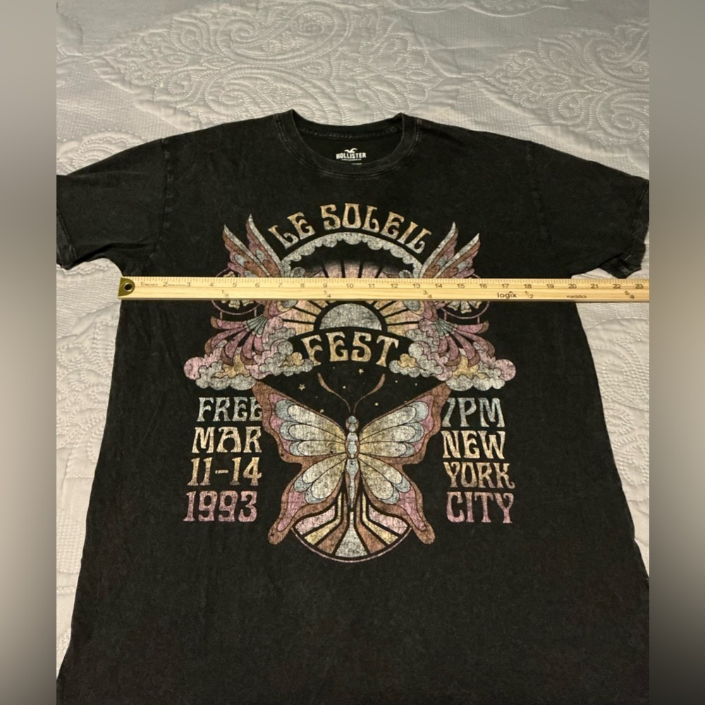 Hollister Black and Pink Short Sleeve Graphic Tee - Picture 6 of 7